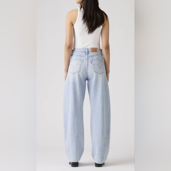 Levi's Light Blue Cinch Barrel Women's Jeans - Picture 12 of 16